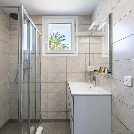 Beautiful Flat In The Centre Of Tropez - Parkingpool - 2br6p Apartman