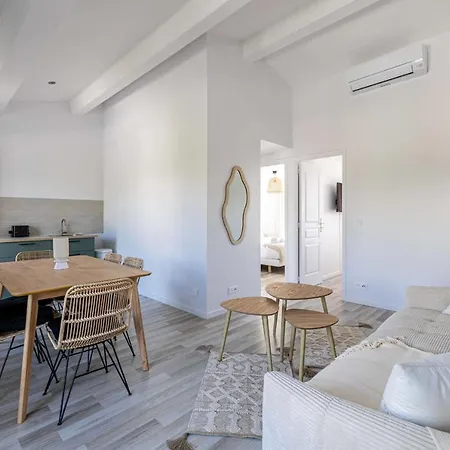 Beautiful Flat In The Centre Of Tropez - Parkingpool - 2br6p דירה